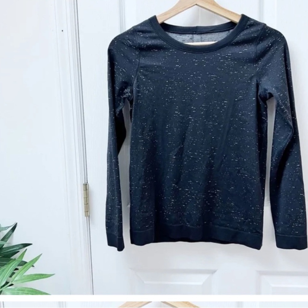 Lululemon Swiftly Tech Long Sleeve Tee in Black Speckle